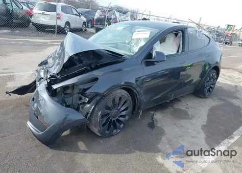 2024 Tesla Model Y Performance Dual Motor All-Wheel Drive z USA, uszkodzony, nr VIN 7SAYGDEF5RF039879